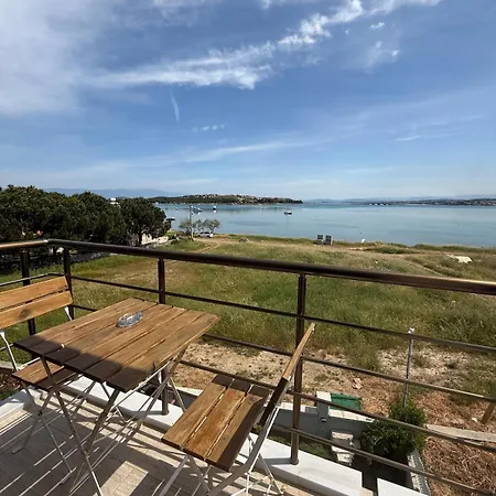 Entire 3-story Seaside Villa, Sea View With Garden Дом отдыха