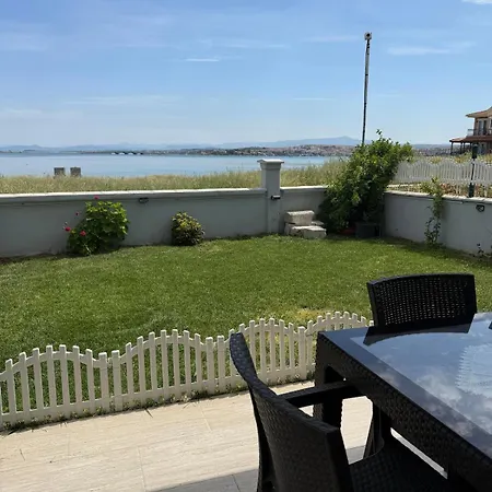 Σπίτι διακοπών Entire 3-story Seaside Villa, Sea View With Garden *