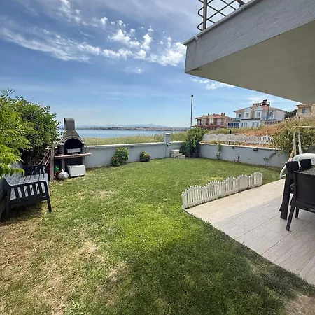 Σπίτι διακοπών Entire 3-story Seaside Villa, Sea View With Garden *
