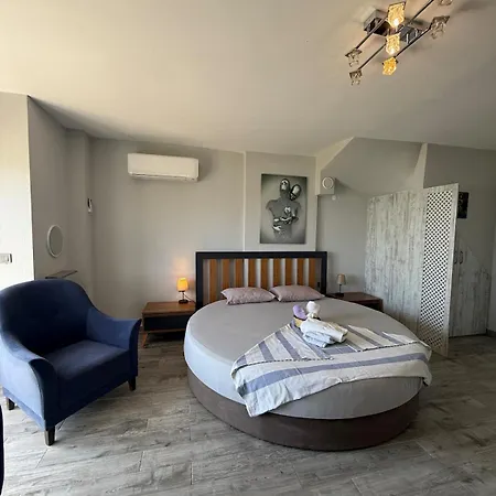 Σπίτι διακοπών Entire 3-story Seaside Villa, Sea View With Garden