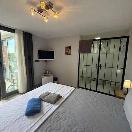 Entire 3-story Seaside Villa, Sea View With Garden * Ayvalı